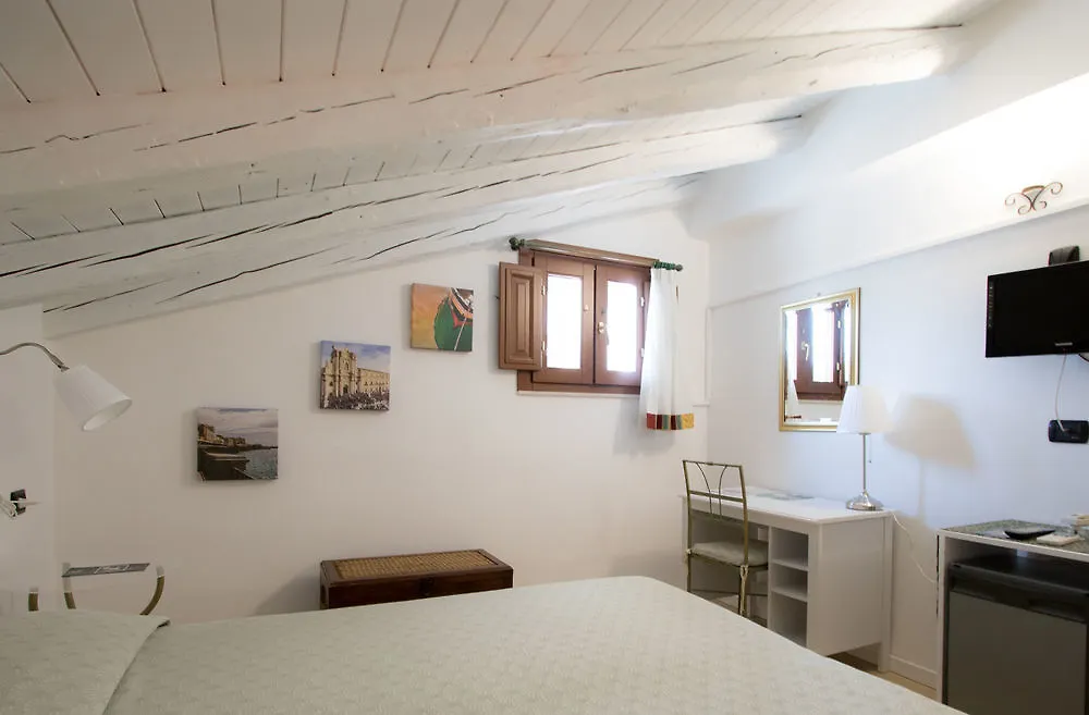 Hotel Posta Syracuse 3*,  Italia